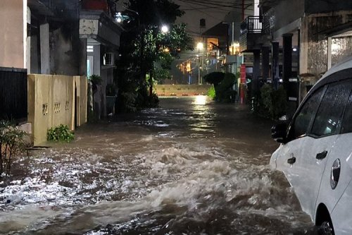Banjir Jakarta, Simak Pertolongan Pertama untuk Mobil Listrik