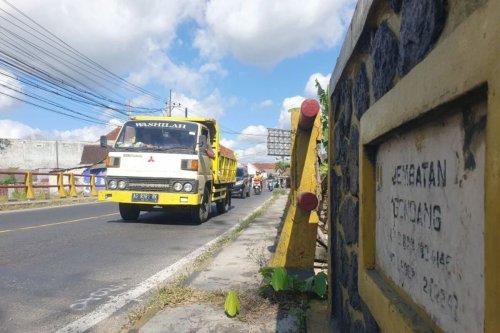 Aturan Jaga Jarak di Belakang Bus dan Truk Berbeda dengan Mobil Kecil