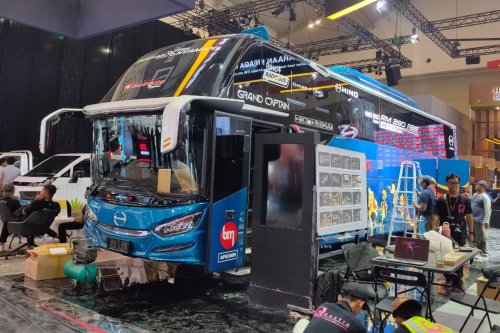 Bocoran Bus Baru Hino di GIIAS 2026, Pintu Samping Tampil Beda