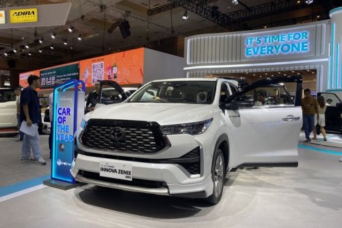 Mitsubishi, Mitsubishi Destinator, Toyota, Toyota Innova, Adu Fitur Mitsubishi Destinator vs Toyota Innova Zenix
