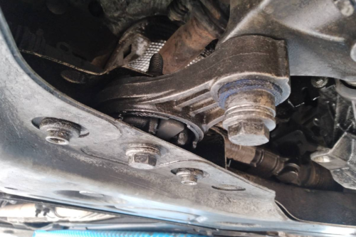 Bedakan Bunyi Jedug Transmisi Matik dan Engine Mounting