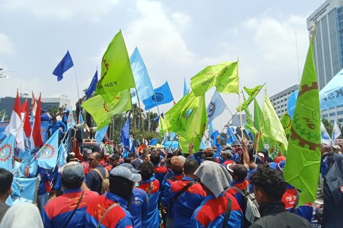 Transjakarta Alihkan Sejumlah Rute Imbas Demo Buruh di DPR/MPR