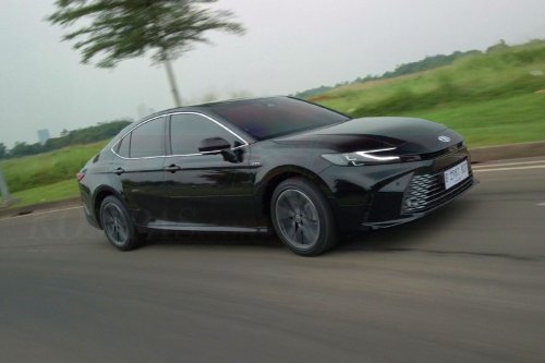 Tes Jalan Teknologi Hybrid dan Mesin Toyota Camry Facelift 2025