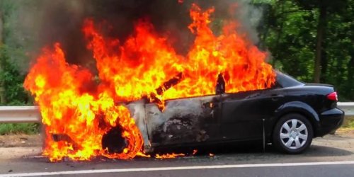 Mobil Listrik Bisa Terbakar Setelah Kecelakaan, Ini Penyebabnya