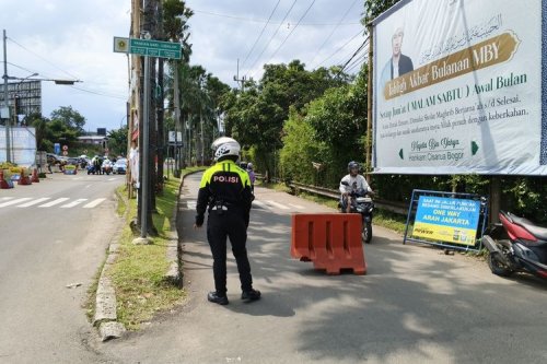 Jalur Puncak Diberlakukan One Way, Simak Rute Alternatif