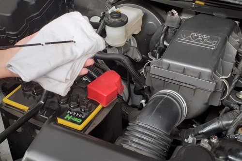 Tanda Oli Mesin Mobil Minta Diganti Setelah Dipakai Mudik Lebaran