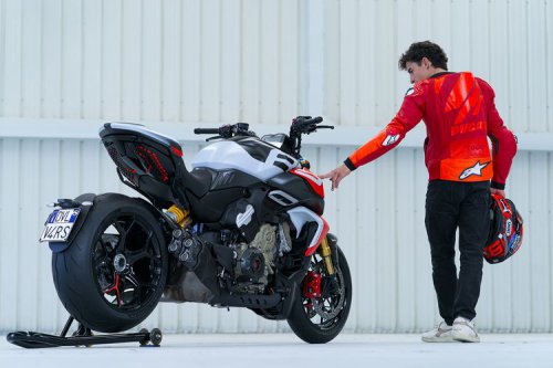 Ducati, Ducati Diavel V4 RS, Motor Santai dengan Mesin Panigale