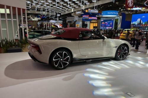MG, MG Motor Indonesia Luncurkan Cyberster Atap Merah di GIIAS 2025