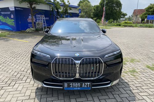 BMW, Sedan Mewah BMW Jadi Korban Salah Amuk Massa, Bisa Klaim Asuransi?