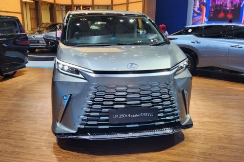 Datang ke GIIAS 2025, Hotman Paris Tertarik pada MPV Premium Rp 2,8 Miliar