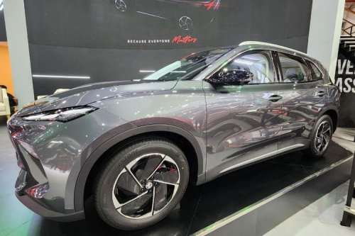 Duel Mobil Listrik Baru di IIMS 2025: eVitara vs S5 EV
