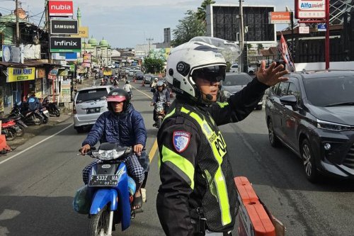 Tekan Pungli di Jalur Puncak, Polisi Rekrut Relawan Pengatur Lalin