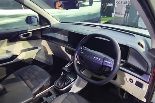 Kia, Kia Carens, Mitsubishi, Mitsubishi Xpander, Komparasi MPV 7-Penumpang di IIMS 2026: Kia Carens dan Mitsubishi Xpander