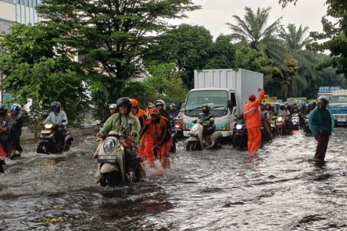 Waspada Banjir Jakarta: Pantau Update Real-Time Lewat Aplikasi Ini!