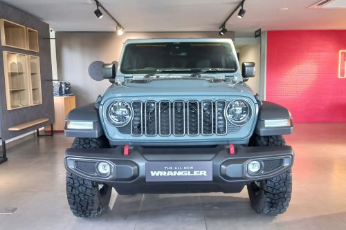 Mitos atau Fakta, Mobil Jeep Aman Lewati Banjir?