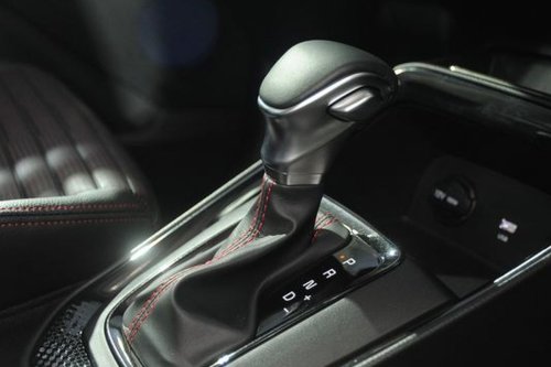 Urutan Parkir Mobil Matik, Pindah Tuas Ke P atau Rem Tangan Dulu?