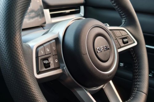 SEAT, Interior DFSK E5 Plus: SUV PHEV dengan Captain Seat & 13 Speaker