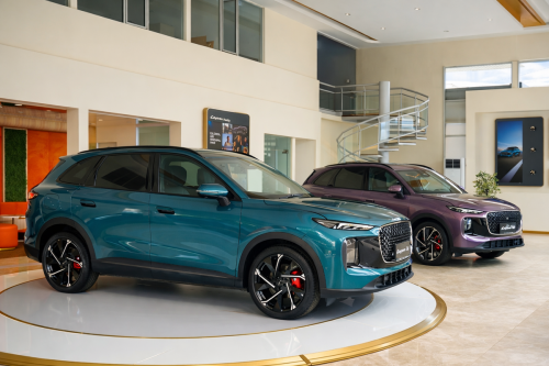 Lepas Luncurkan Mobil Listrik Pertama di IIMS 2026