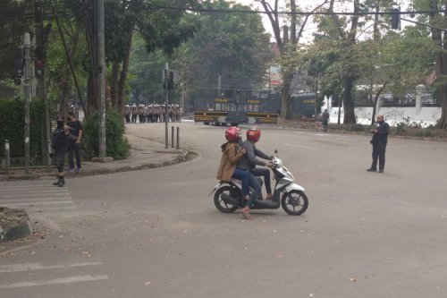 Jangan Asal Tancap Gas: Ini Etika Mengemudi Saat Ada Demo