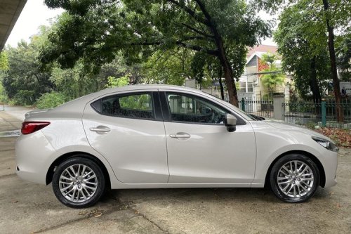 Toyota, Toyota Vios, Mazda, Mazda 2, Komparasi Toyota Vios Hybrid dan Mazda 2 Sedan