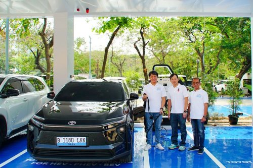 Toyota, Toyota Tambah Charging Spot Gratis untuk Mobil Elektrifikasi di Bekasi