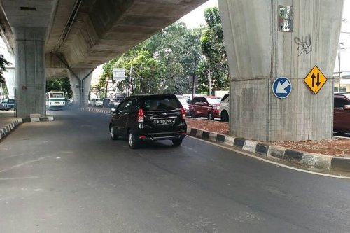Ruas Jalan Jaksel Dialihkan, Video Bus Kebanjiran