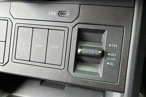 Toyota, Toyota Hilux, Impresi Perdana Toyota Hilux Terbaru, Beda Karakter Manual dan Matic