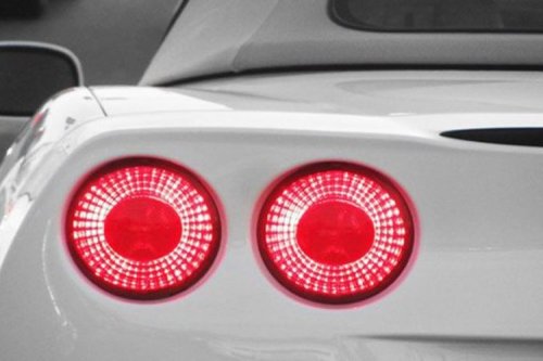 Beda Lampu Rem dan Lampu Belakang Mobil