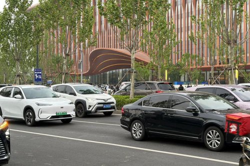 EV Kian Ramai di Beijing, Namun Langit Biru Masih Jadi Tantangan