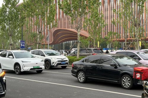 EV Kian Ramai di Beijing, Namun Langit Biru Masih Jadi Tantangan