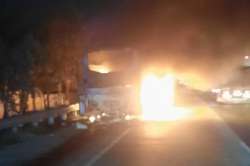 Kenapa Cas Power Bank di Bus Berisiko tapi HP Dinilai Aman?