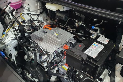 Wuling, BYD, Komparasi Wuling Darion EV Vs BYD M6, Siapa Unggul?