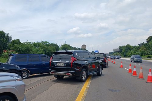 Mulai Padat, Contraflow Arah Jakarta Diberlakukan dari Km 70 Tol Jakarta-Cikampek