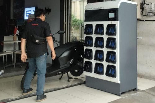 Adopsi Motor Listrik: Pengisian di Rumah Lebih Efisien dari SPKLU
