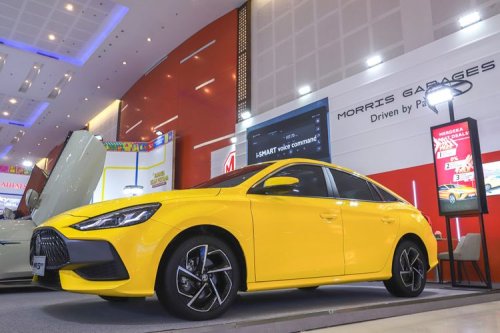 MG Cyberster dengan Warna Baru Tampil Perdana di Surabaya