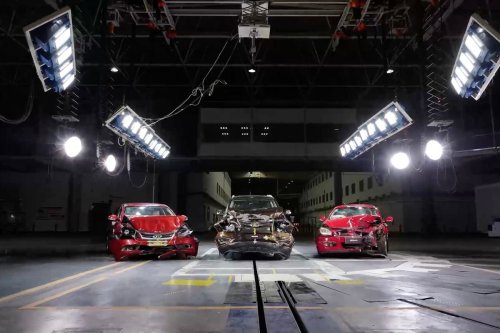 Chery Uji Tabrak Mobil Tiggo Lawas Usia di Atas 10 Tahun