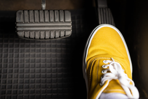 Jangan Menahan Rem Terus-Menerus Saat Turunan, Ini Risikonya