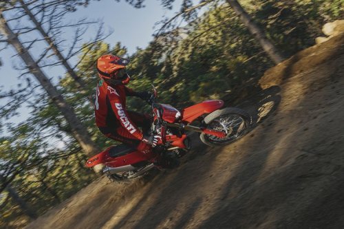 Ducati, Ducati Resmi Luncurkan Desmo450 EDS, Mesin Desmodromic