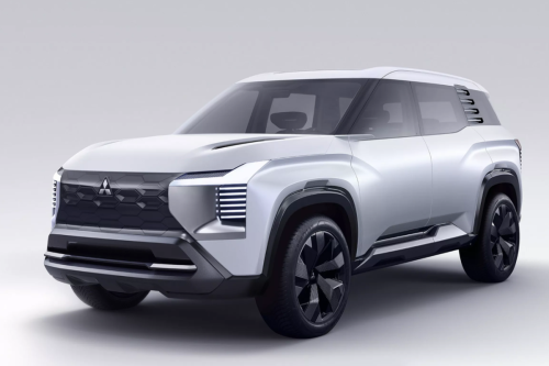 Mitsubishi, Mitsubishi Destinator, Mobil Baru Mitsubishi di GIIAS 2025, Sinyal Kuat Destinator