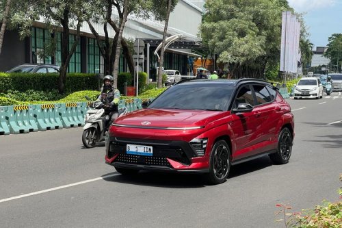 Liburan Nataru dengan Mobil Listrik: Jangan Abaikan 4 Cairan Ini