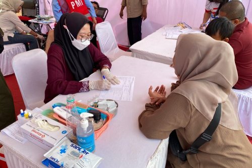 Donor Darah dan Cek Kesehatan Gratis di Daihatsu Kumpul Sahabat Cirebon