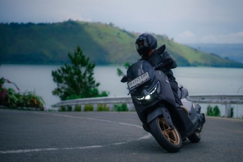 Menaklukkan Bukit Holbung, Buktikan Fitur NMAX Turbo di Samosir