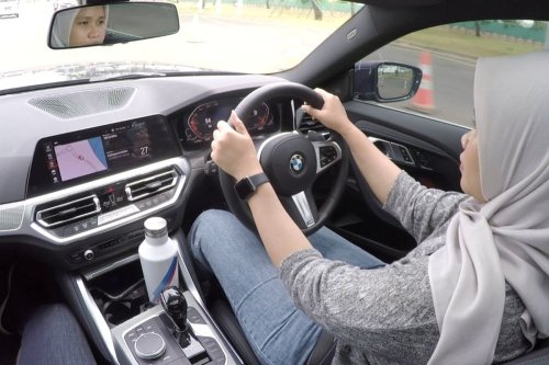 Baru Belajar Bawa Mobil Matik? Waspadai Jalan Menanjak