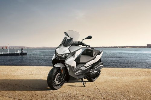 Yamaha, BMW, Yamaha TMAX vs BMW C 400 GT: Komparasi Skutik Premium di Indonesia