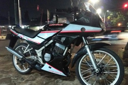 Ariel Noah Dapat Hadiah Ultah Motor Lawas Suzuki RGR 150