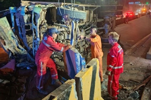 Truk ODOL Rawan Terguling, Pengendara Lain Wajib Jaga Jarak