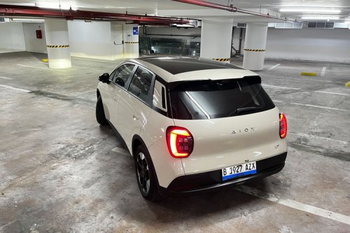 Menabuh Genderang Perang Harga Mobil Listrik di GJAW 2025