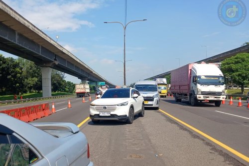 Mulai Padat, Contraflow Km 55–65 Tol Jakarta–Cikampek Diberlakukan
