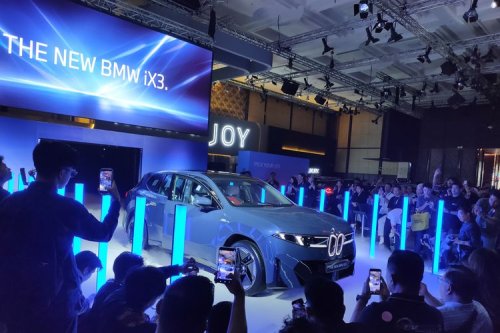BMW, BMW iX3, BMW iX3 Resmi Dijual di GIIAS 2026, Dibanderol Rp 2,269 Miliar