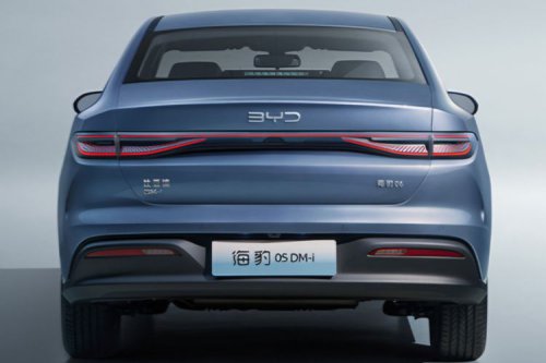 BYD Luncurkan Seal PHEV, Sekali Isi Bensin Bisa Tempuh Jarak 2.000 Km